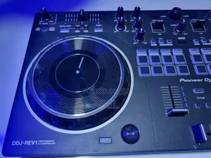 Pioneer DDJ-REV1 DJ Controller