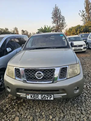 Nissan Pathfinder 2011 Gray