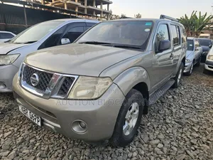 Nissan Pathfinder 2011 Gray