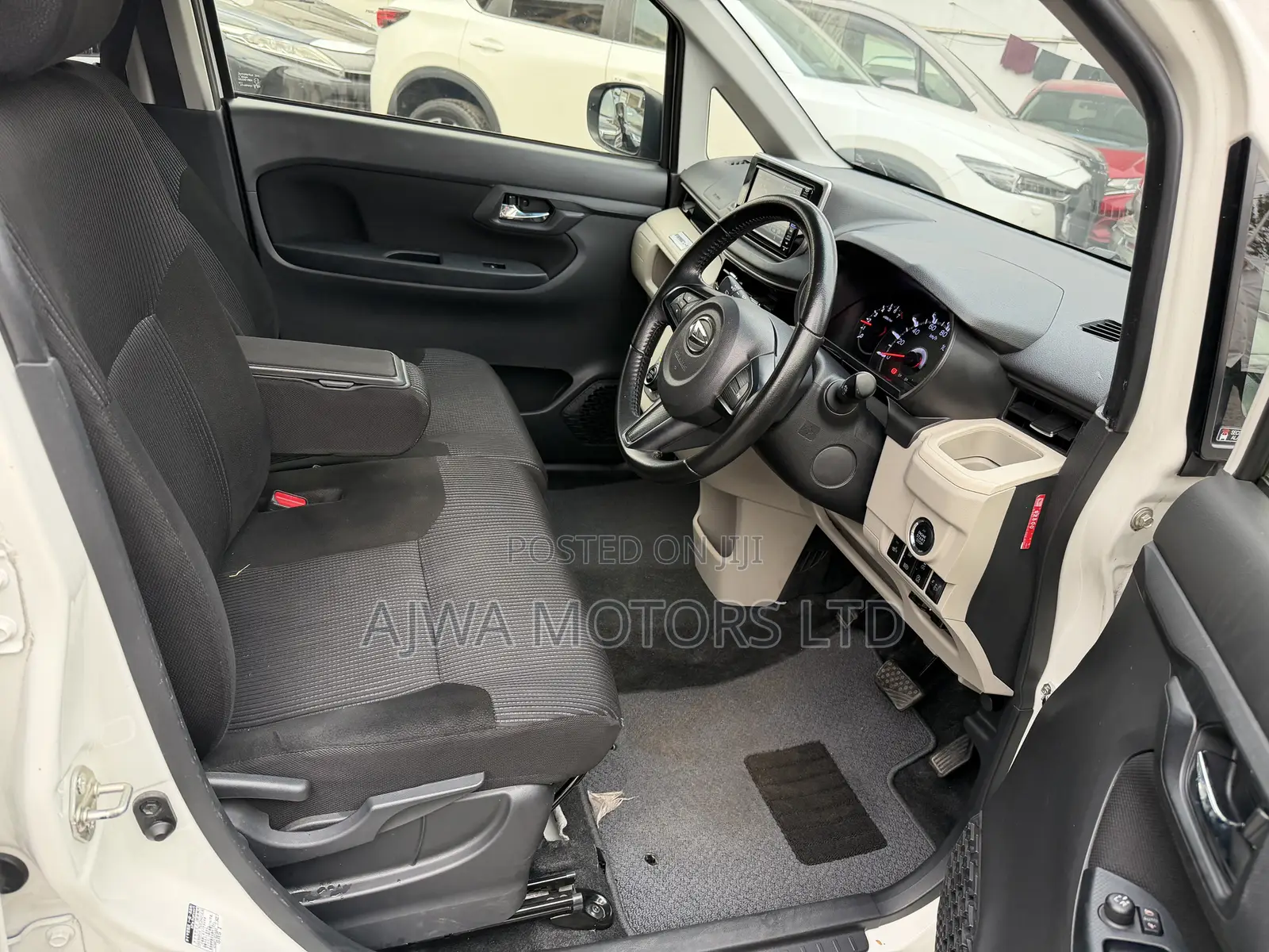 Daihatsu Move 2021 White
