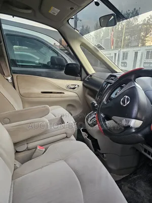 Nissan Serena 2013 Silver