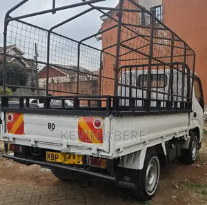 Toyota Dyna 2004 White