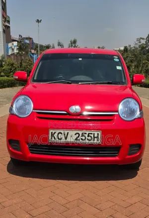Toyota Sienta 2013 Red