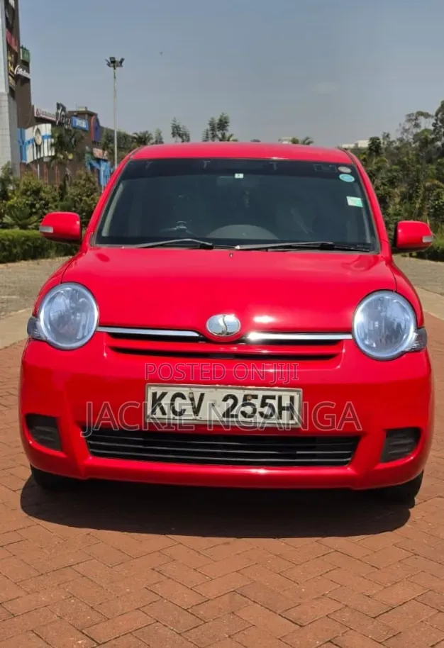 Toyota Sienta 2013 Red