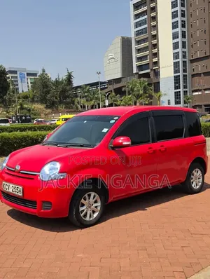 Toyota Sienta 2013 Red
