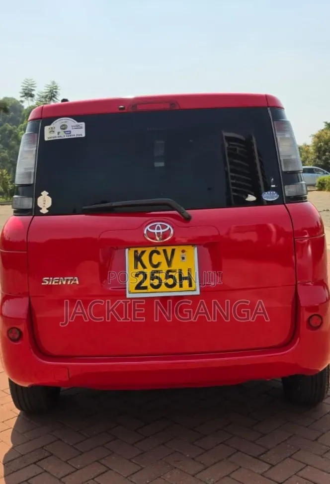 Toyota Sienta 2013 Red