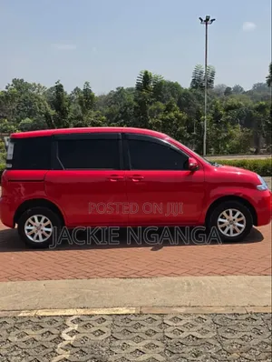 Toyota Sienta 2013 Red