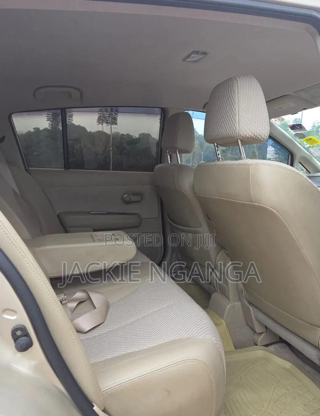 Nissan Tiida 2012 Gold