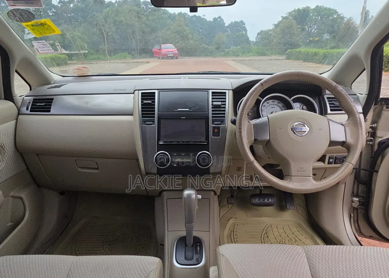 Nissan Tiida 2012 Gold