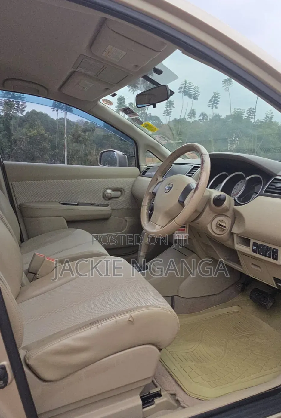 Nissan Tiida 2012 Gold