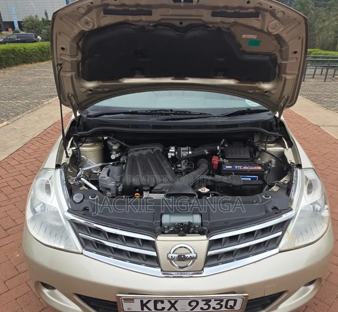 Nissan Tiida 2012 Gold