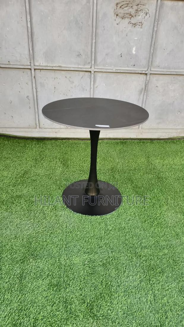 Luxury Black Round Marble-Top Pedestal Dining Table