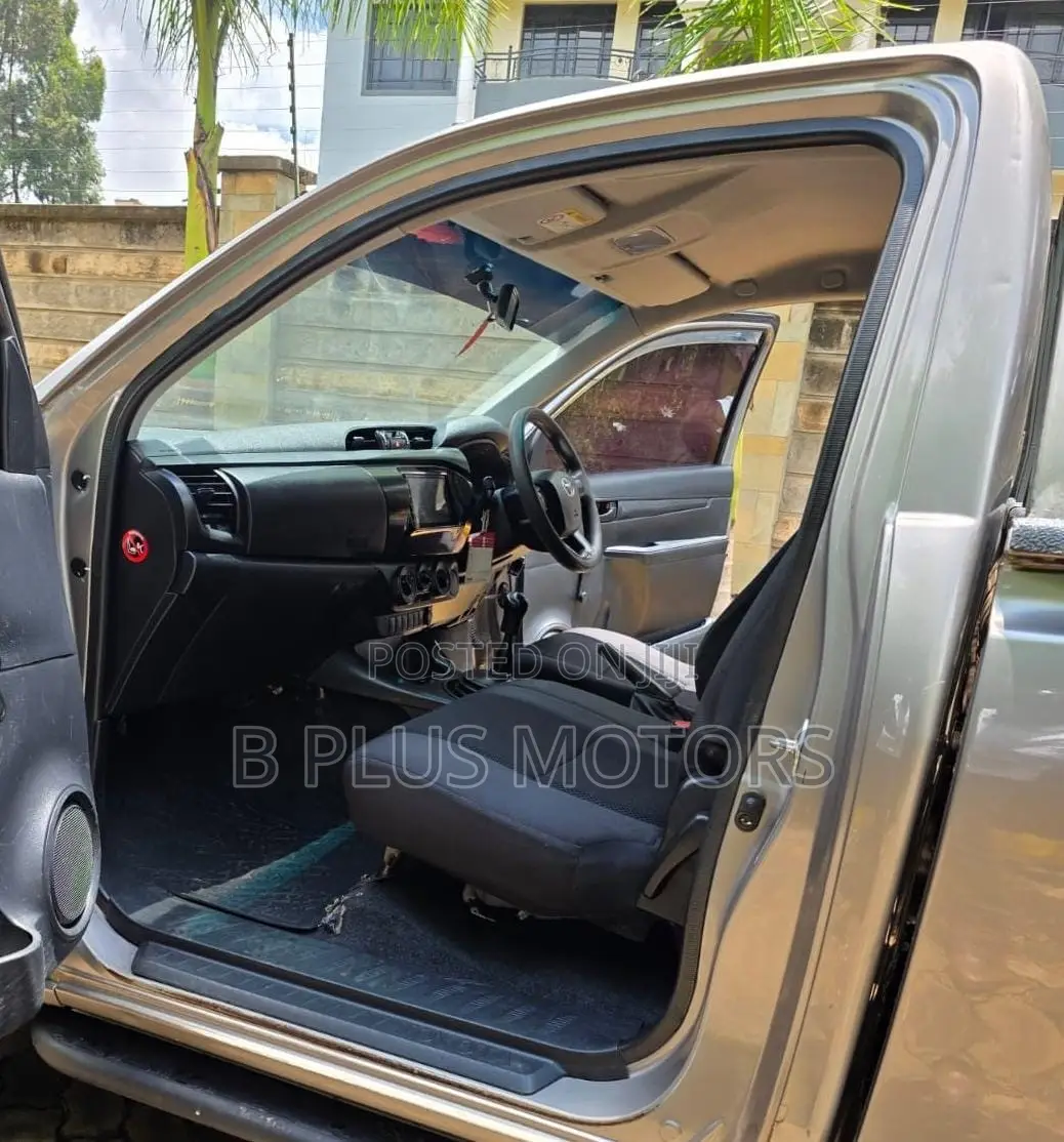 Toyota Hilux 2020 Gray