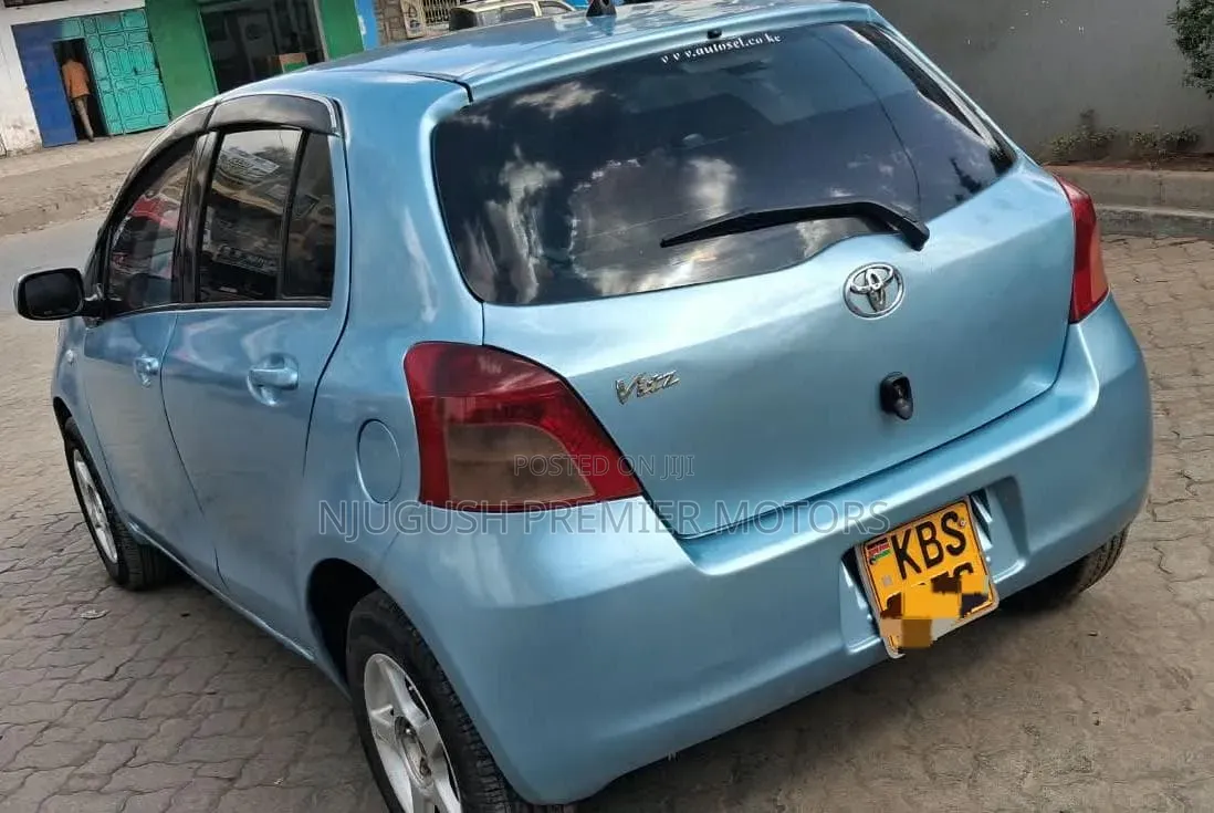 Toyota Vitz 2005 Blue