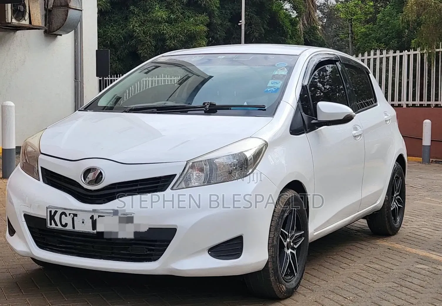 Toyota Vitz 2012 White