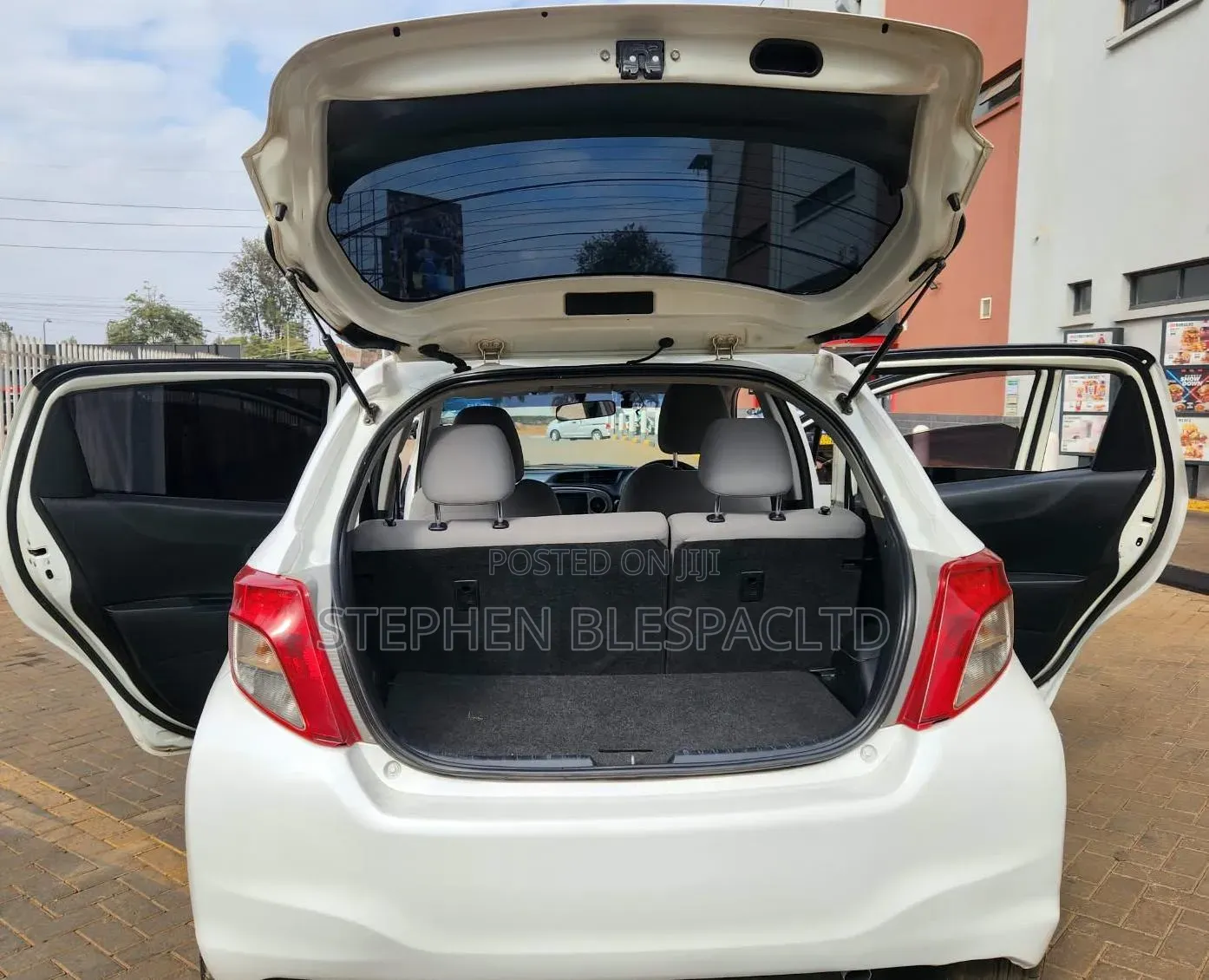 Toyota Vitz 2012 White