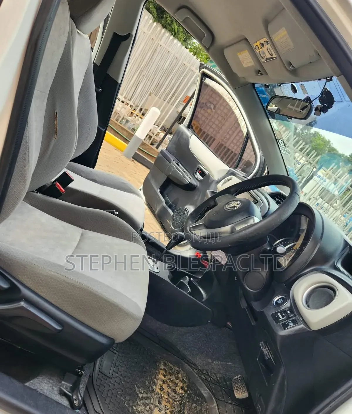 Toyota Vitz 2012 White