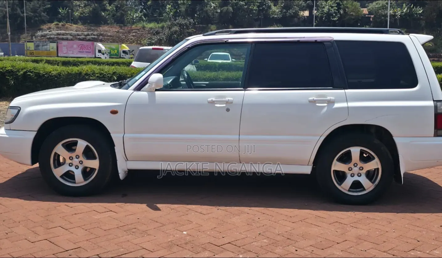 Subaru Forester 2000 White
