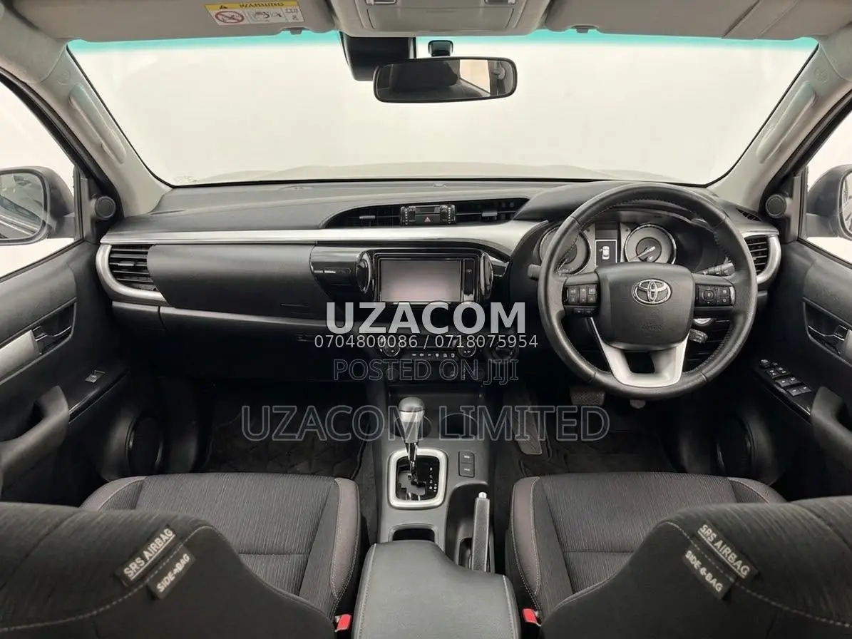 Toyota Hilux 2022 Black