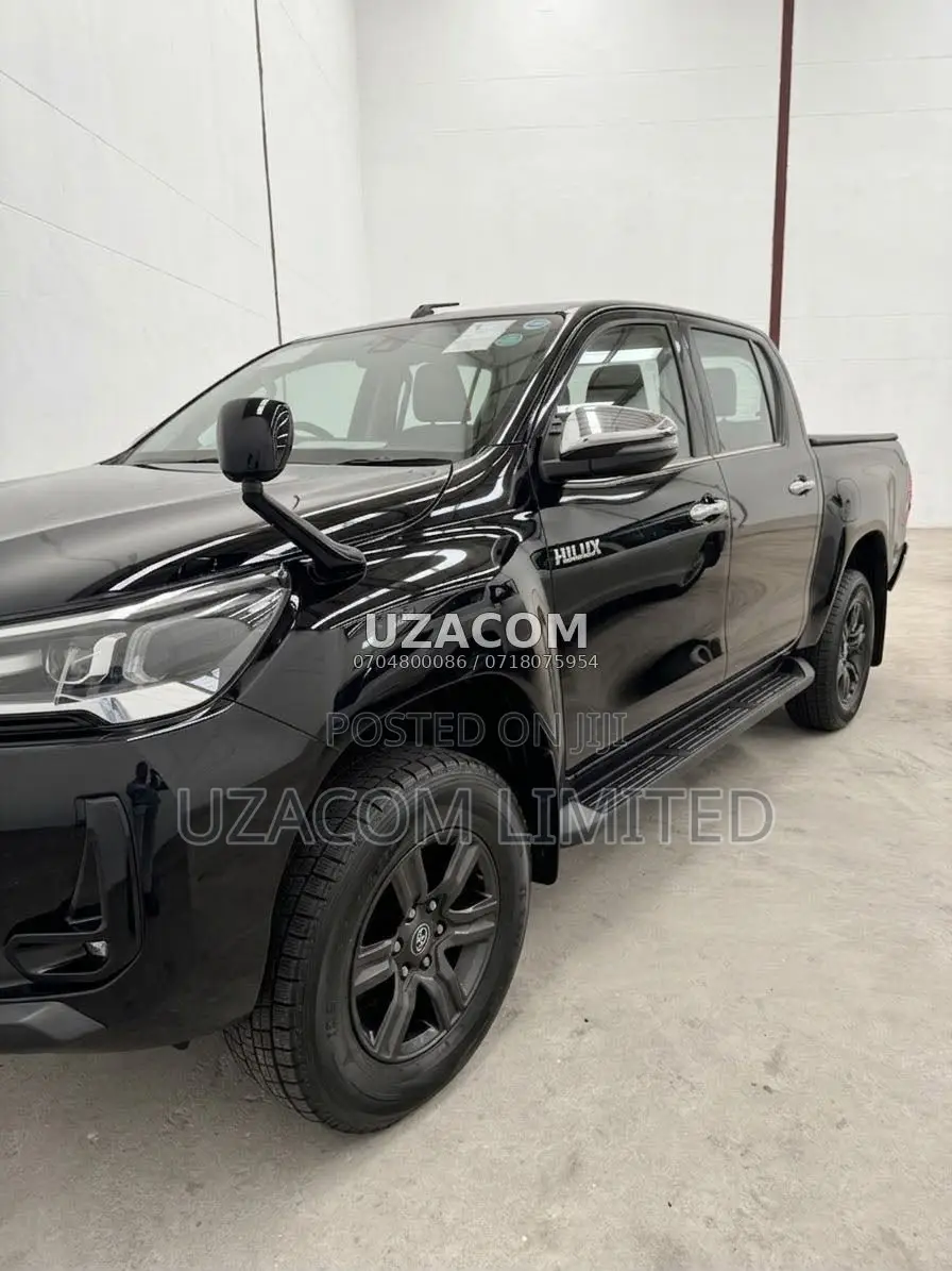 Toyota Hilux 2022 Black
