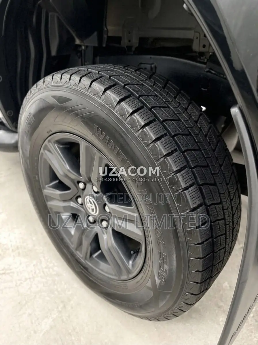 Toyota Hilux 2022 Black