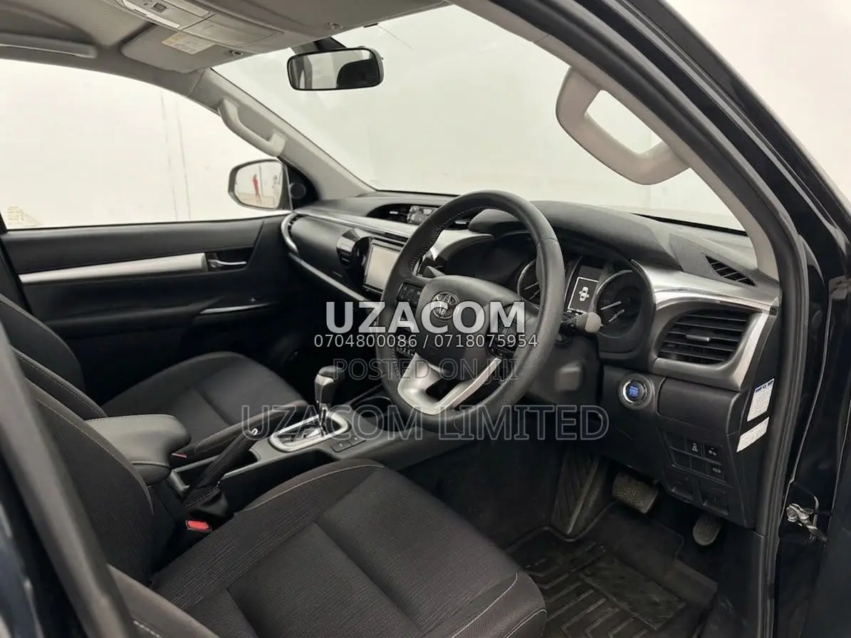 Toyota Hilux 2022 Black