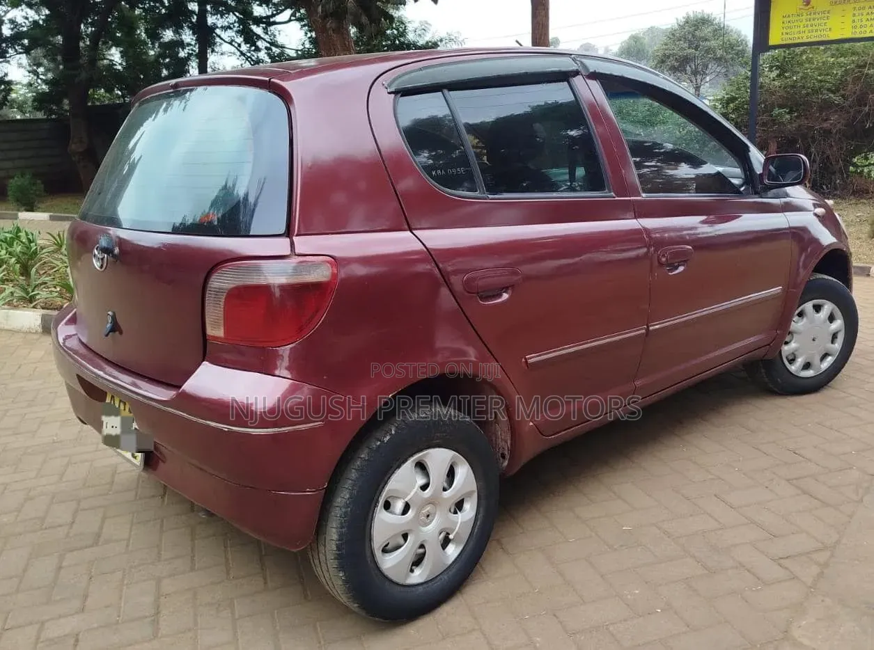 Toyota Vitz 2000 Red