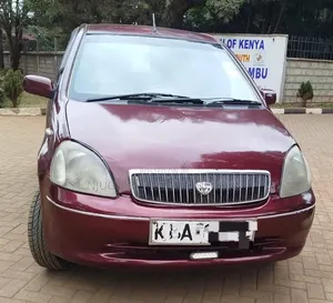 Toyota Vitz 2000 Red