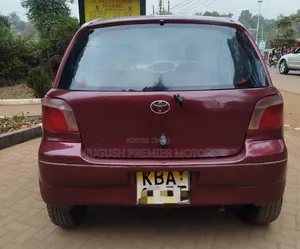 Toyota Vitz 2000 Red