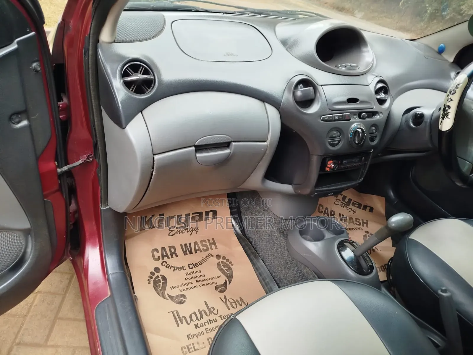 Toyota Vitz 2000 Red