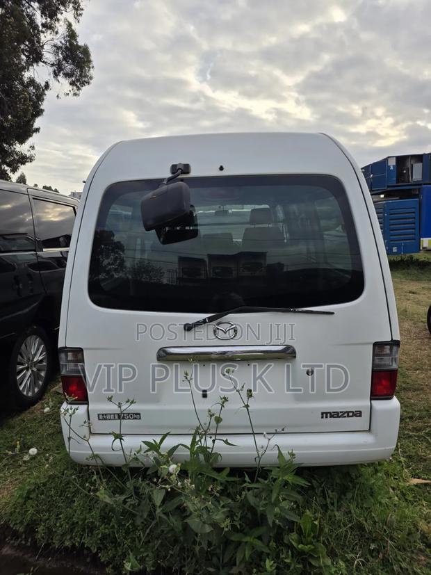 Mazda Bongo 2009 White - thumbnail 3