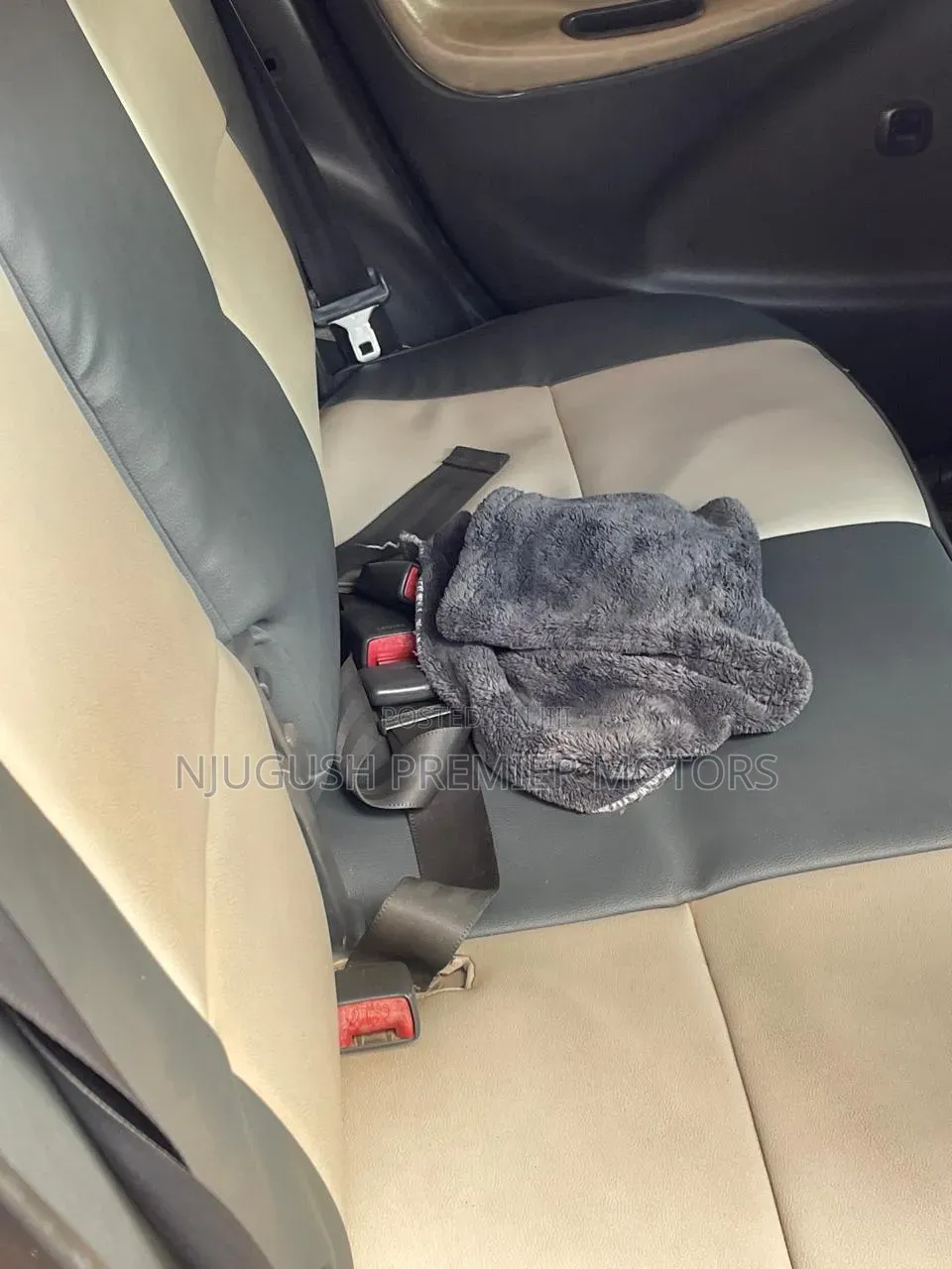 Toyota Vitz 2000 Red