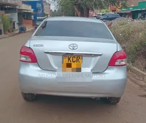Toyota Belta 2011 Silver