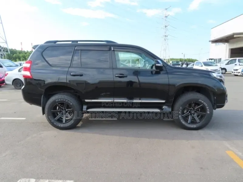 Toyota Land Cruiser Prado 2018 Black