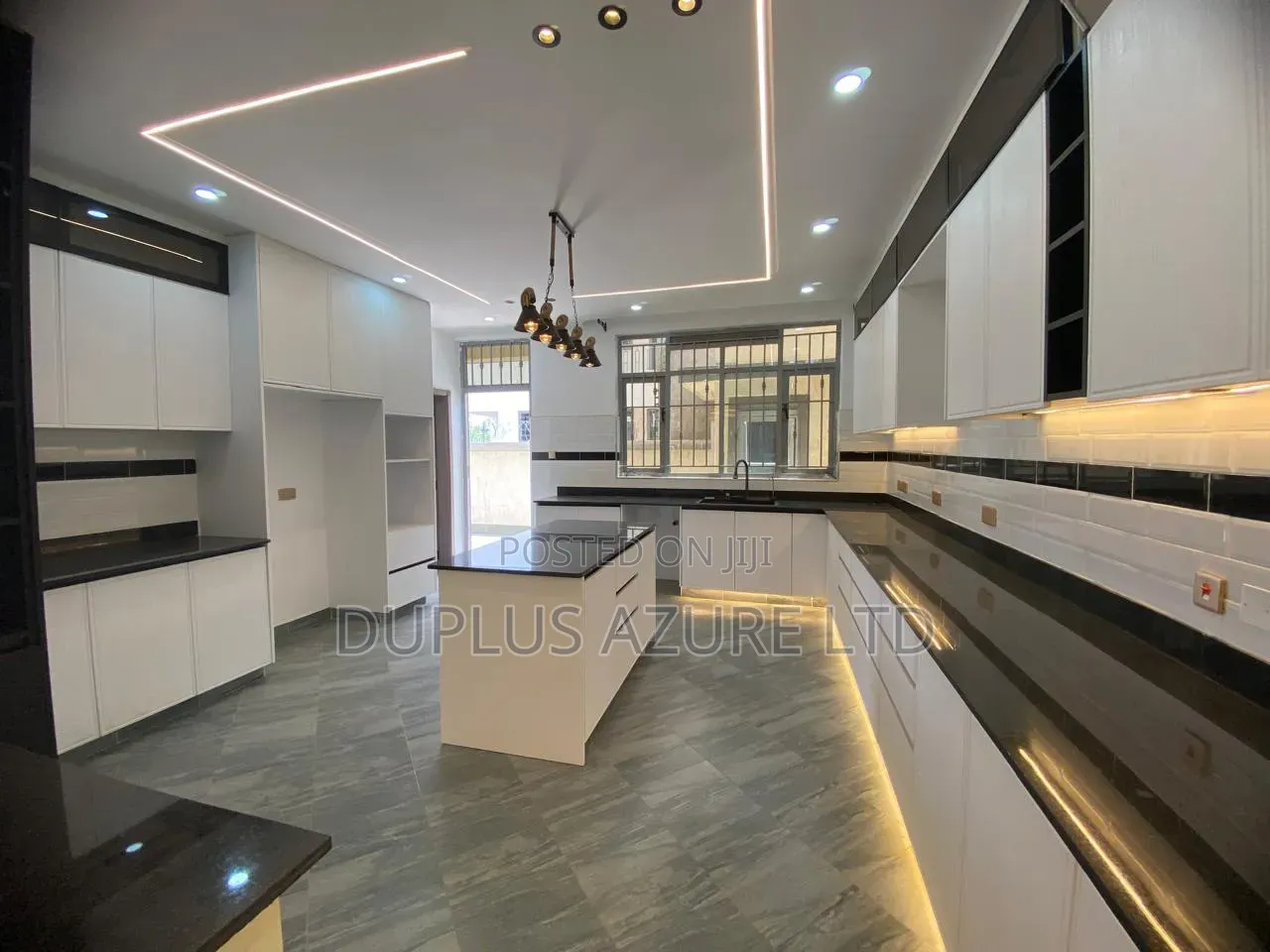 5bdrm Villa in Katani for sale