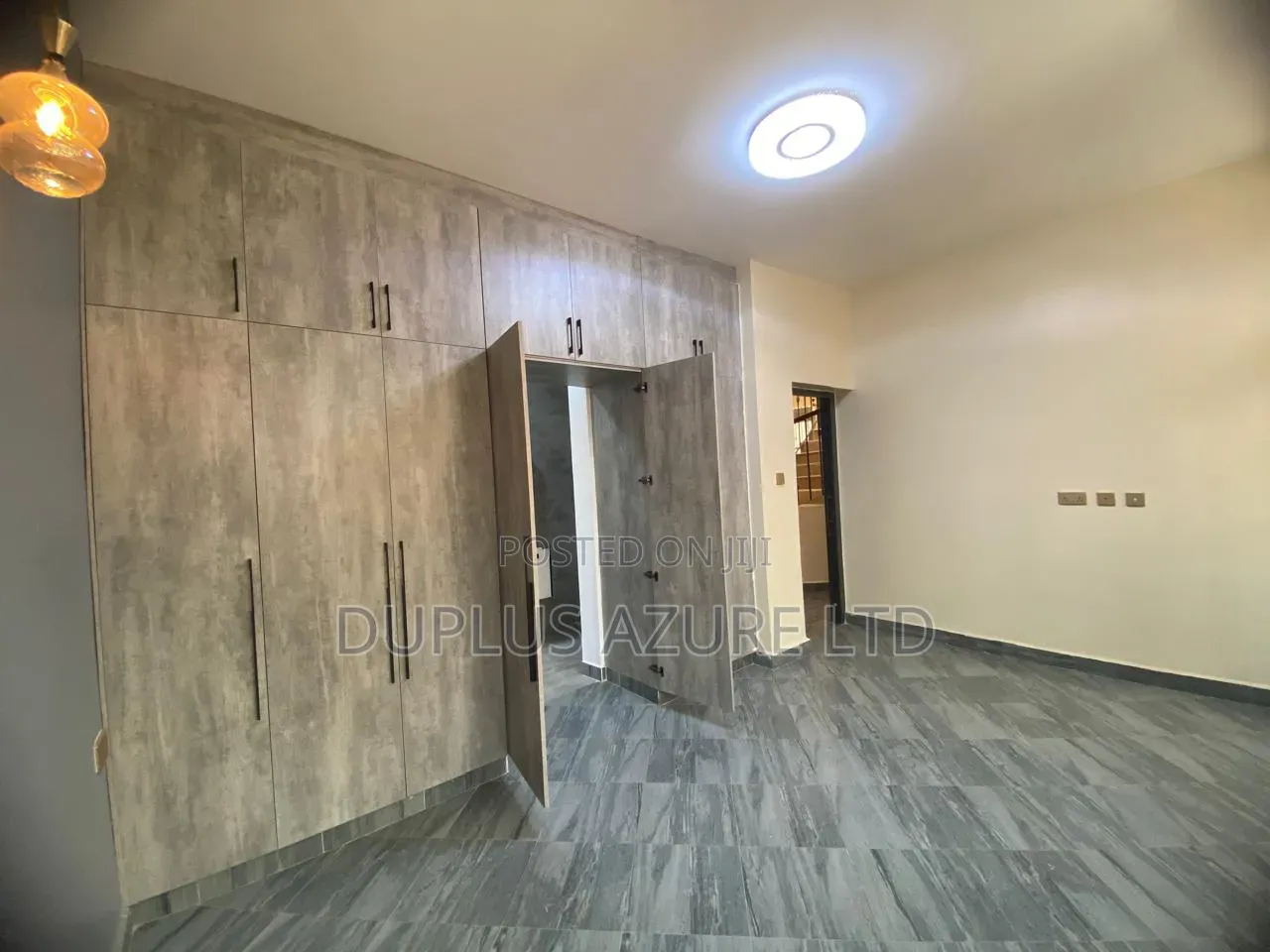 5bdrm Villa in Katani for sale