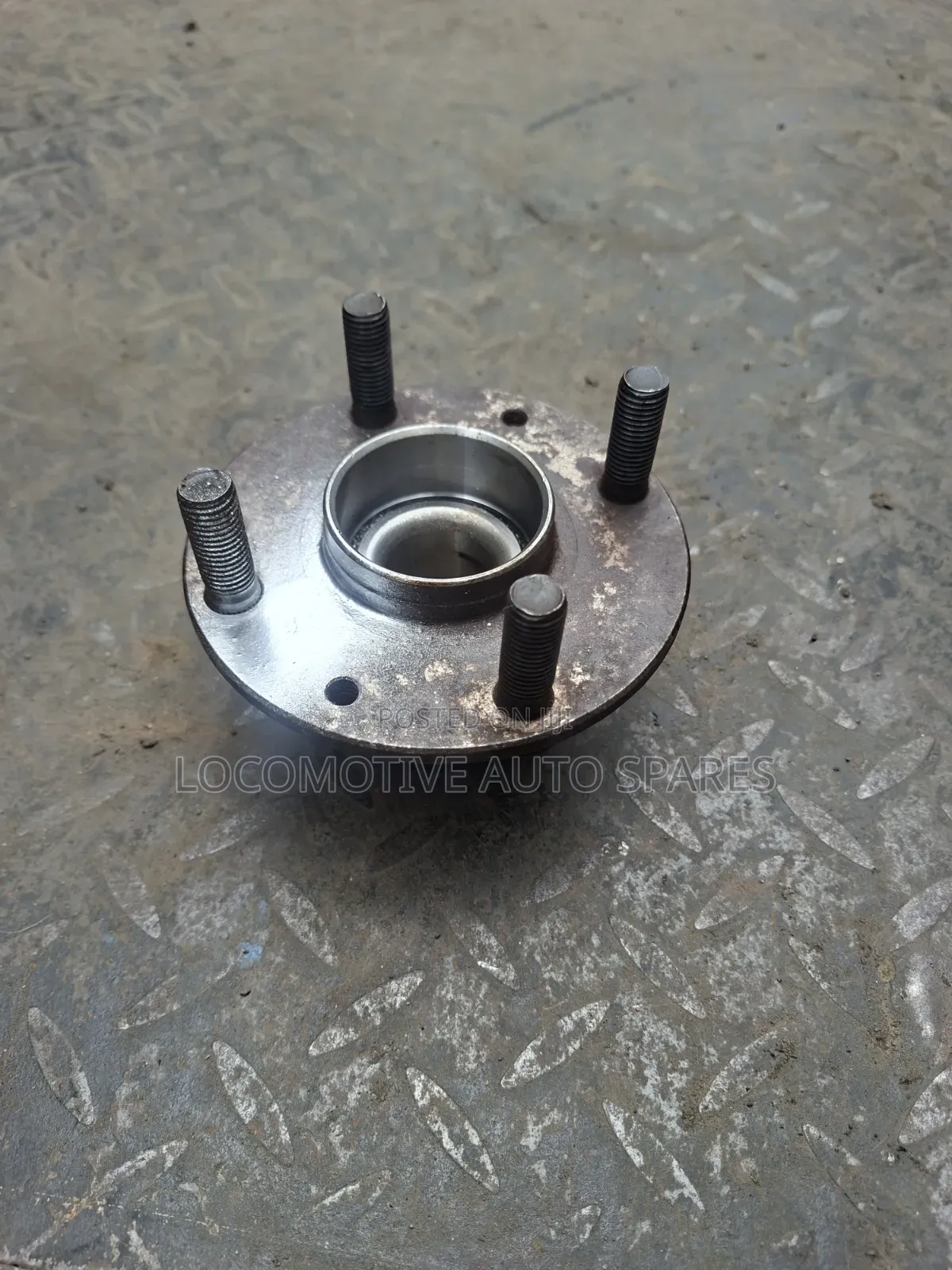 Demio 2000 Rear Hub 2wd
