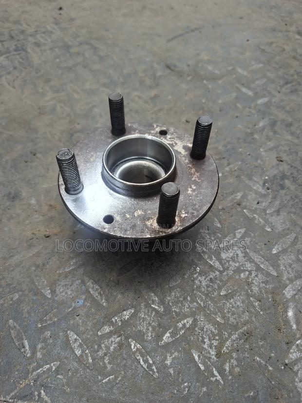 Demio 2000 Rear Hub 2wd