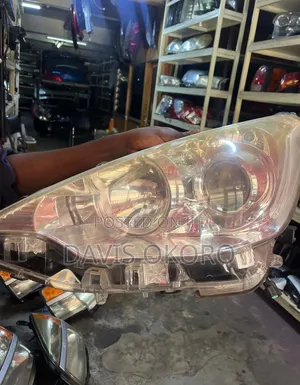 Toyota Aqua Headlights 
Details Xenon