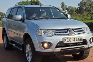 Mitsubishi Pajero 2013 Silver