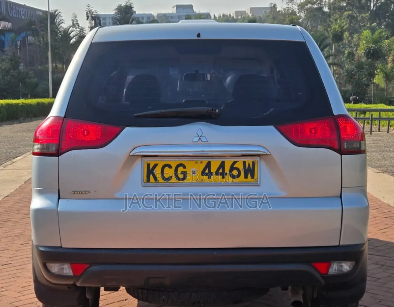 Mitsubishi Pajero 2013 Silver