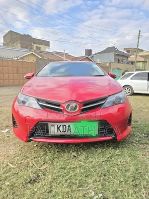Toyota Auris 2013 Red