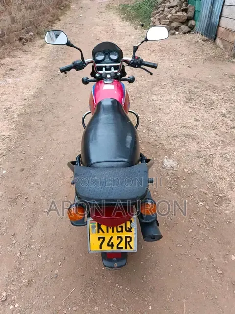 Bajaj Boxer 150 UG 2025 Red