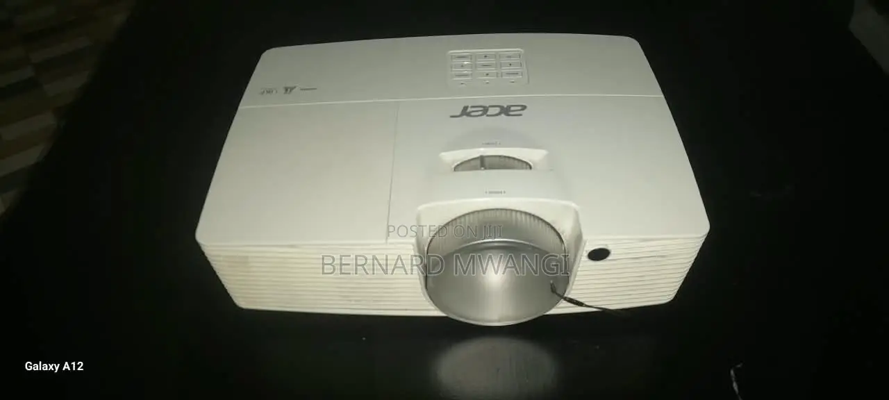 Acer X1123HP SVGA Projector DLP 4000 Lumens