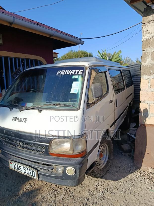 Toyota HiAce 2006 White