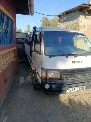 Toyota HiAce 2006 White