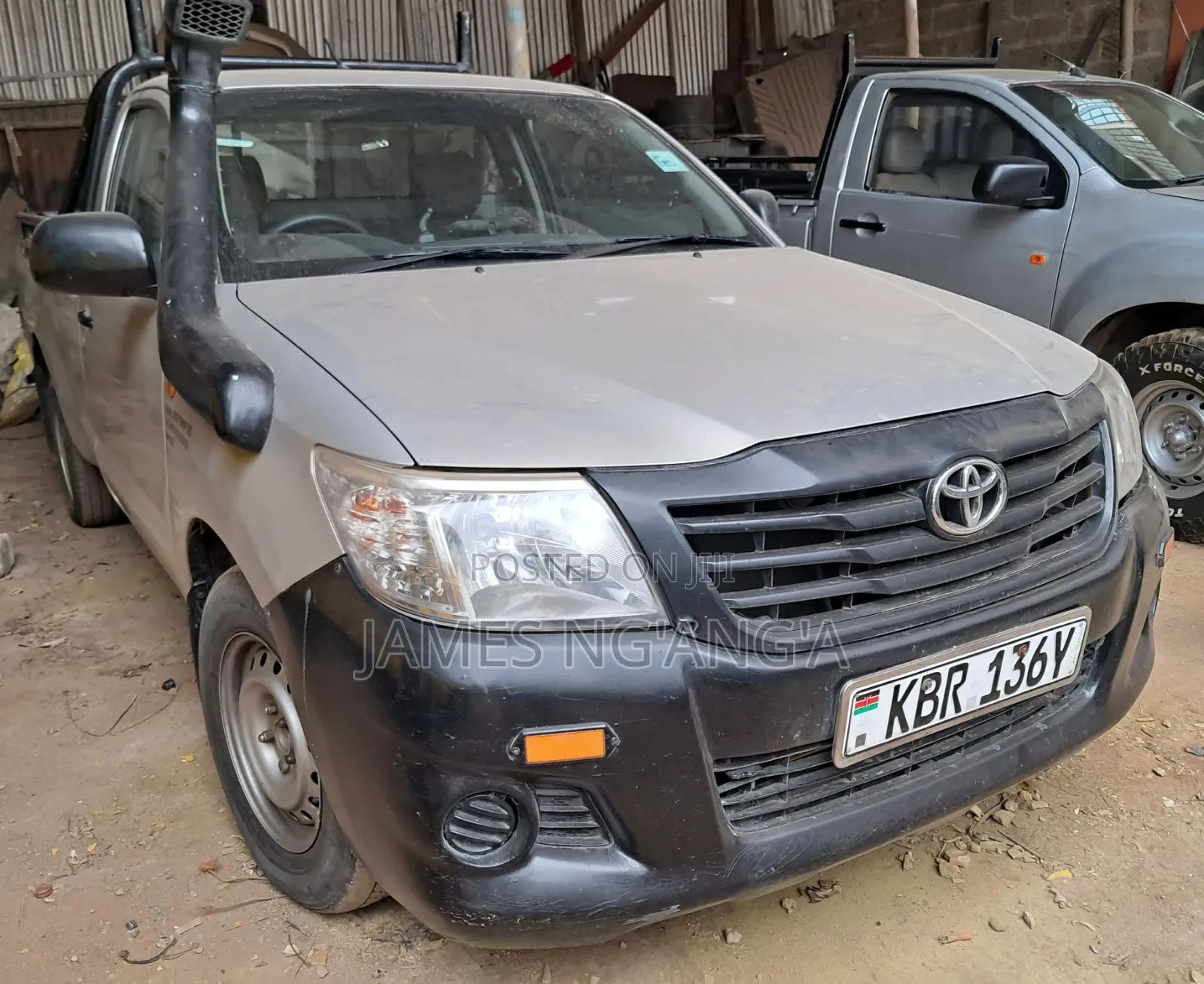 Toyota Hilux 2010 Gray