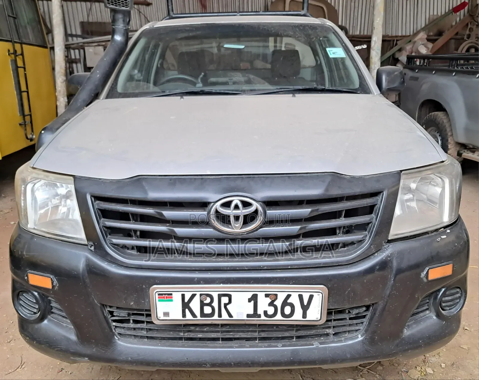 Toyota Hilux 2010 Gray