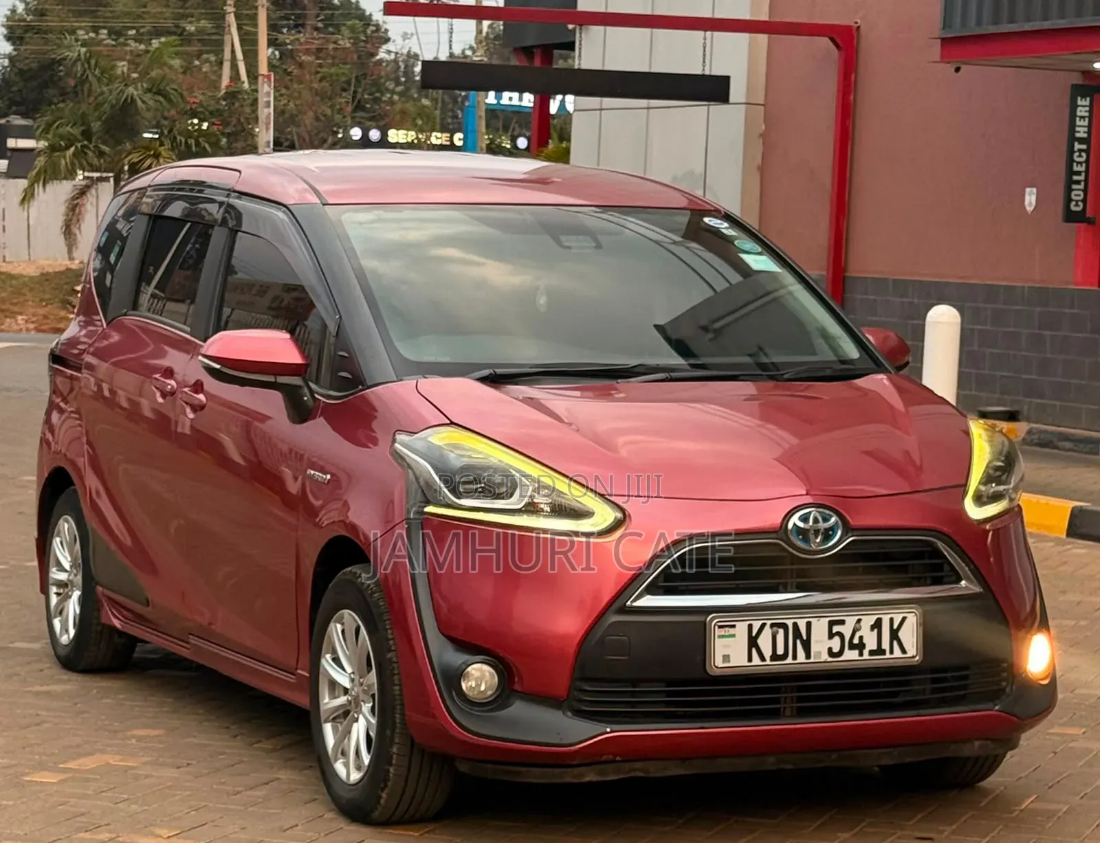 Toyota Sienta 2017 Red