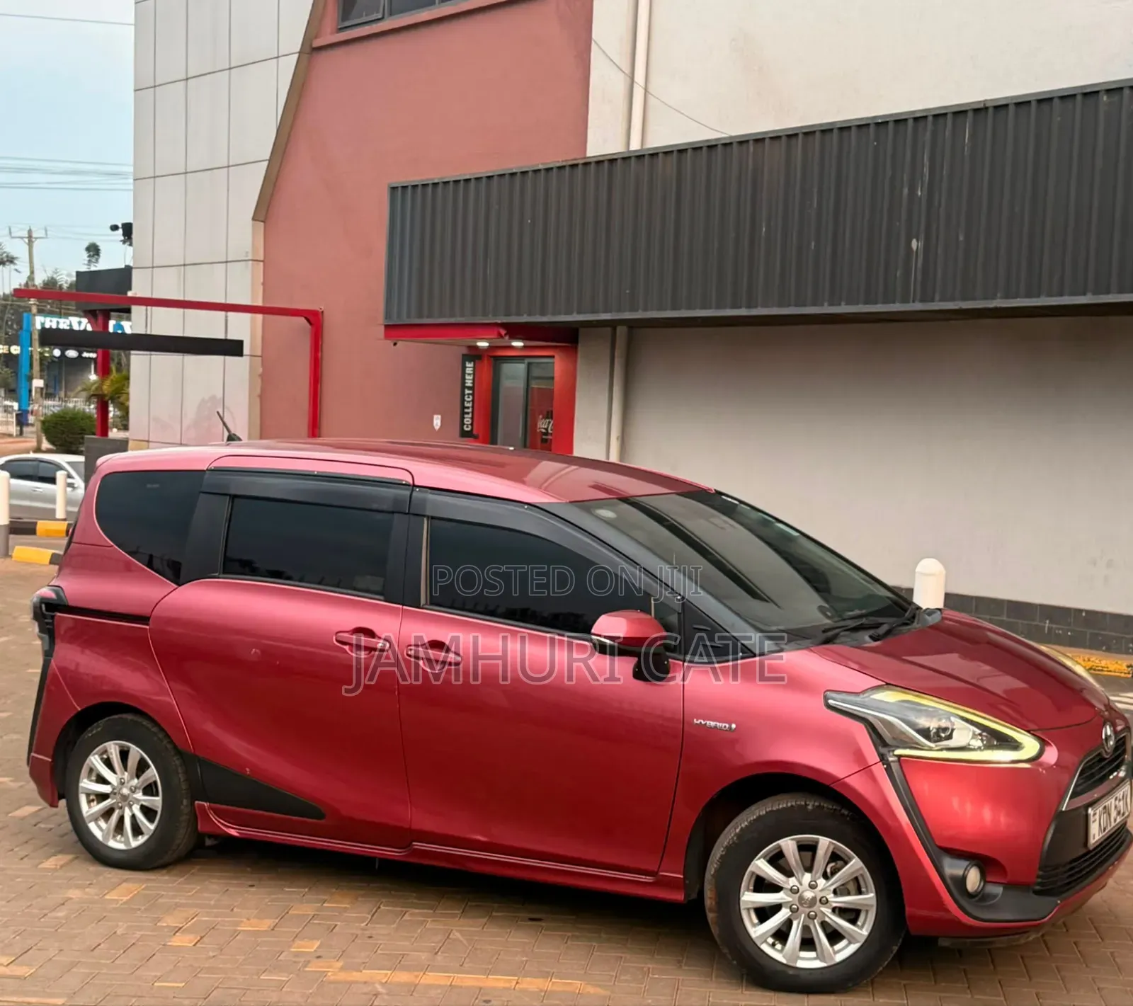 Toyota Sienta 2017 Red